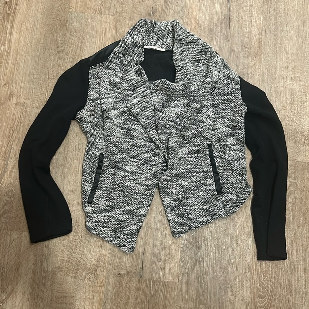 JACK layering jacket - black and white size small